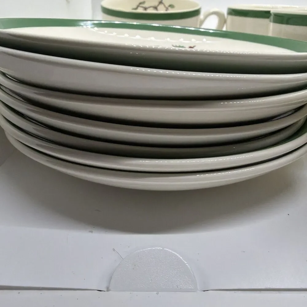 Spode Christmas Tree Cups & Saucers Set Of 7 1980s England (One Cup Has Chip)